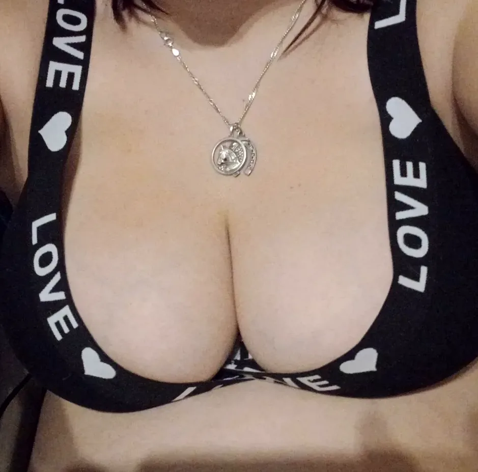 Emma, 26