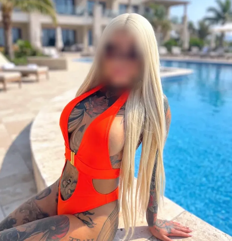 Farah, 26