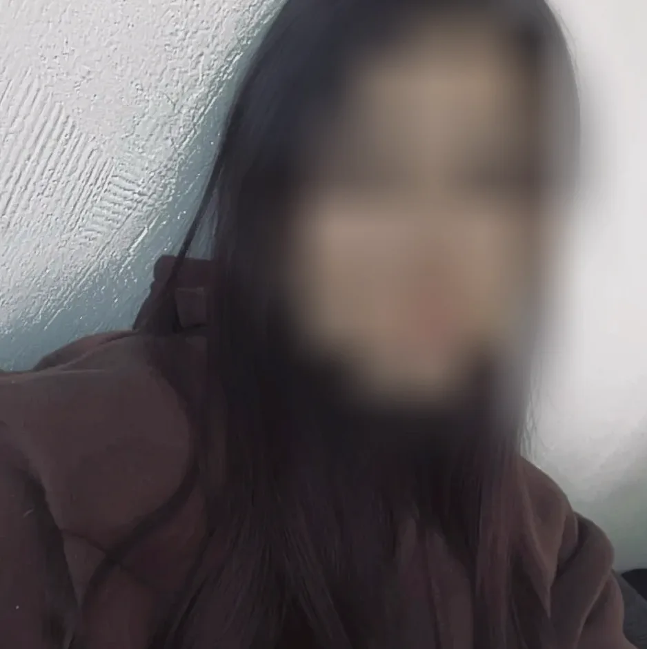 Ffion, 21