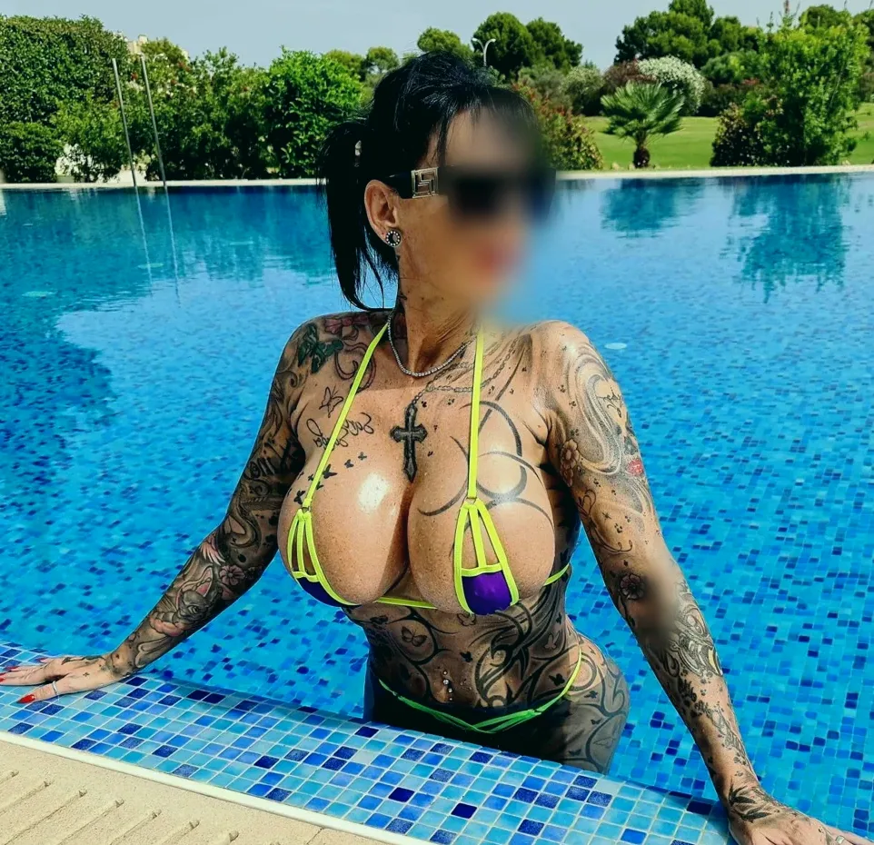 Leila, 39