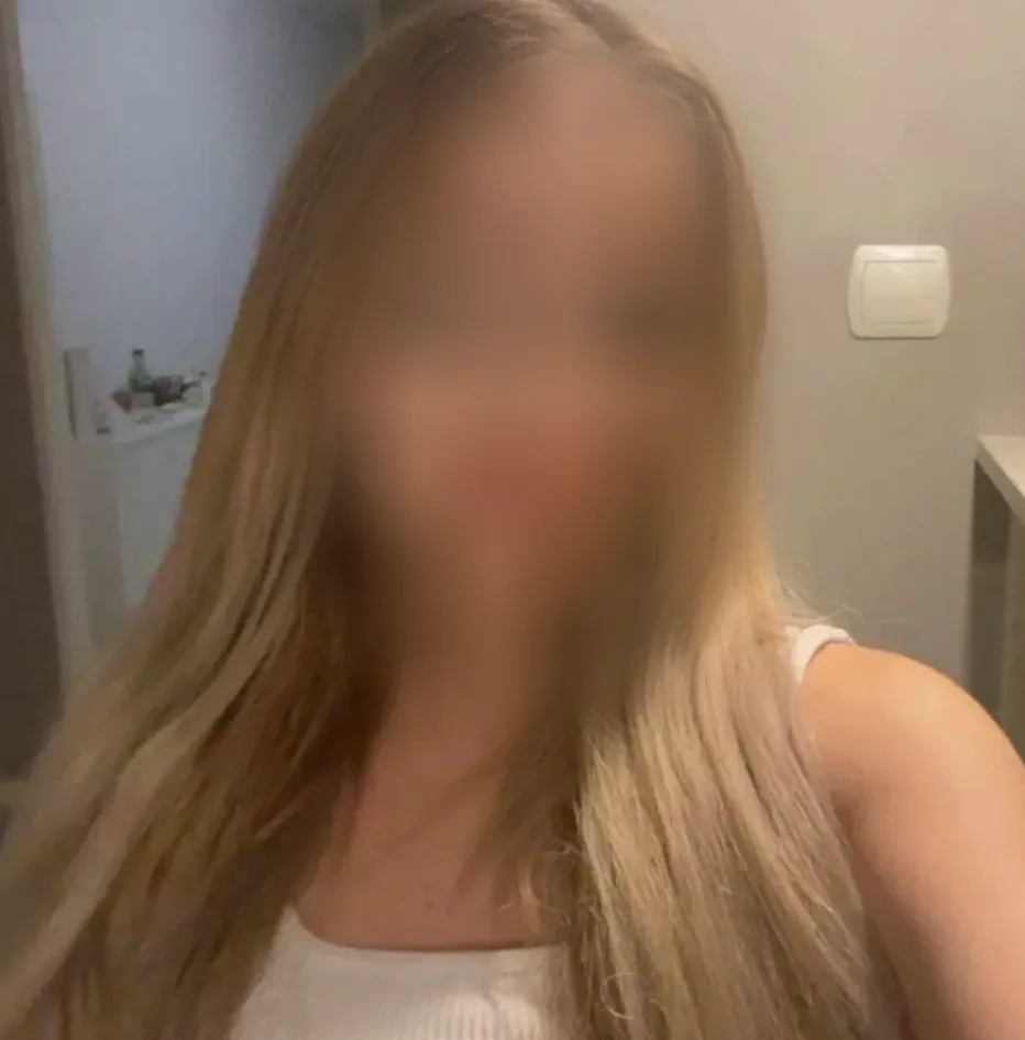 Lily, 24
