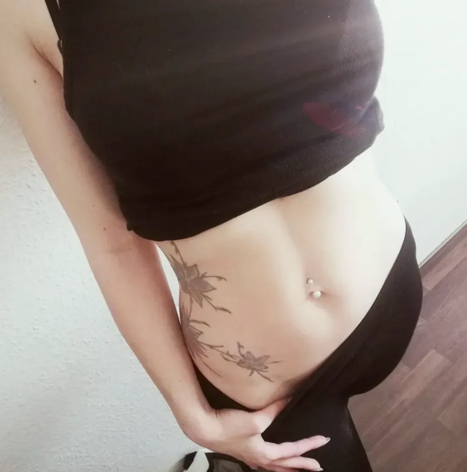Nia, 34
