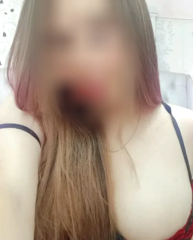 Nour, 27