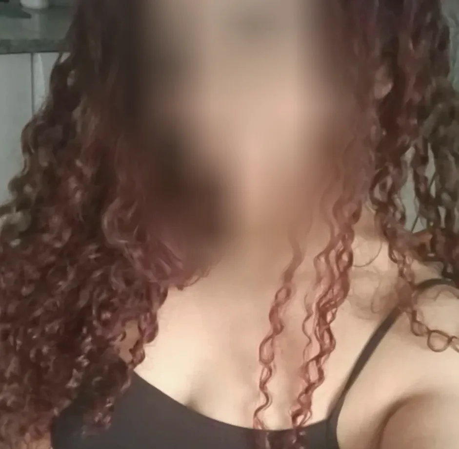 Rhona, 25